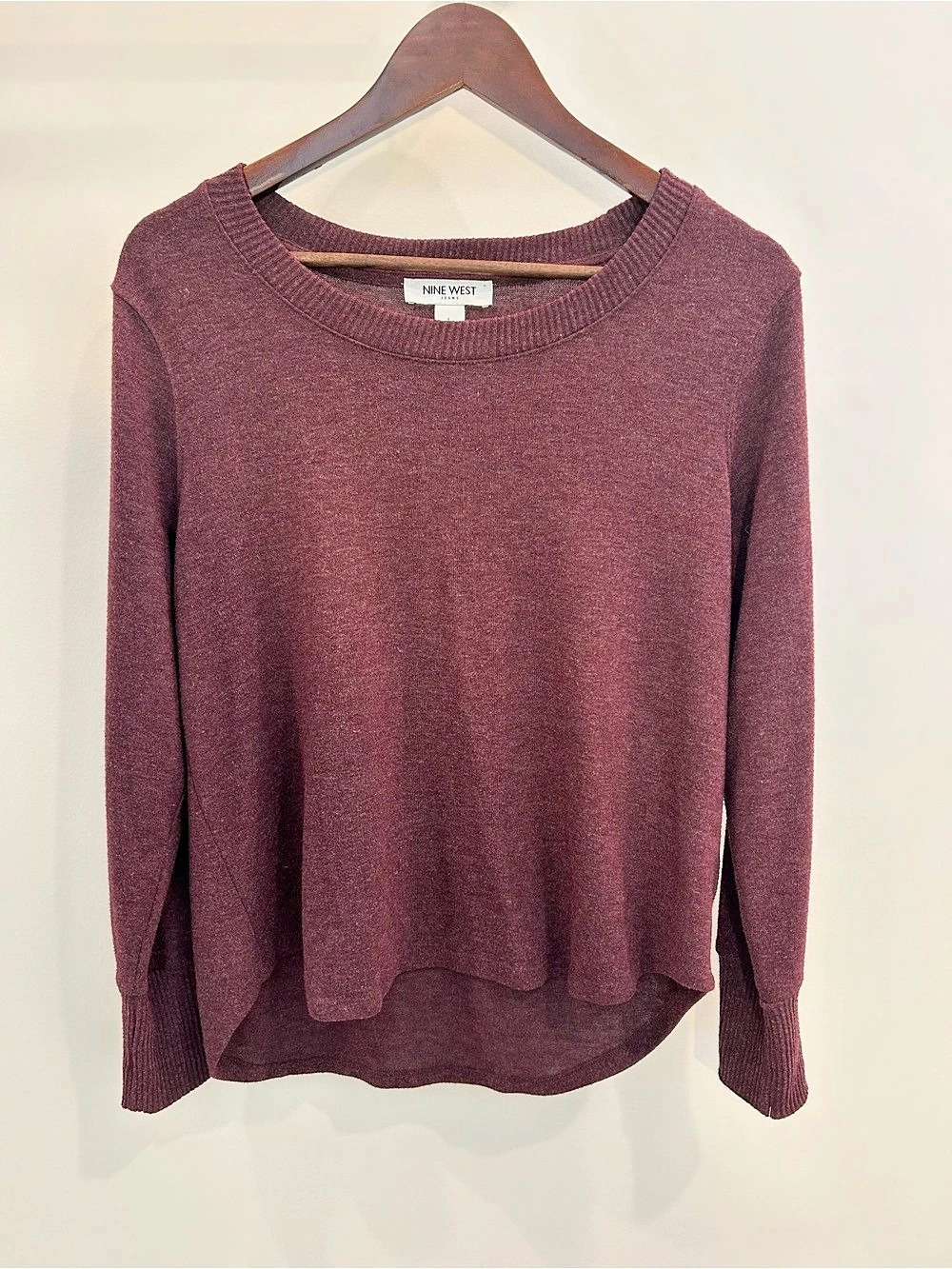 Nine West Crew Neck Sweater in Plum Large Like New